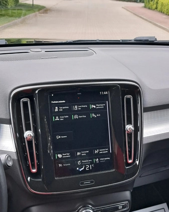 Volvo XC 40 cena 83900 przebieg: 197000, rok produkcji 2018 z Maków Podhalański małe 529